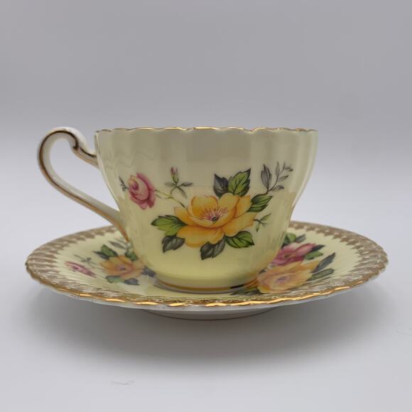PARAGON Other - Paragon Bone China Tea Cup & Saucer Roses Gold Trim Queen Elizabeth II Warrant